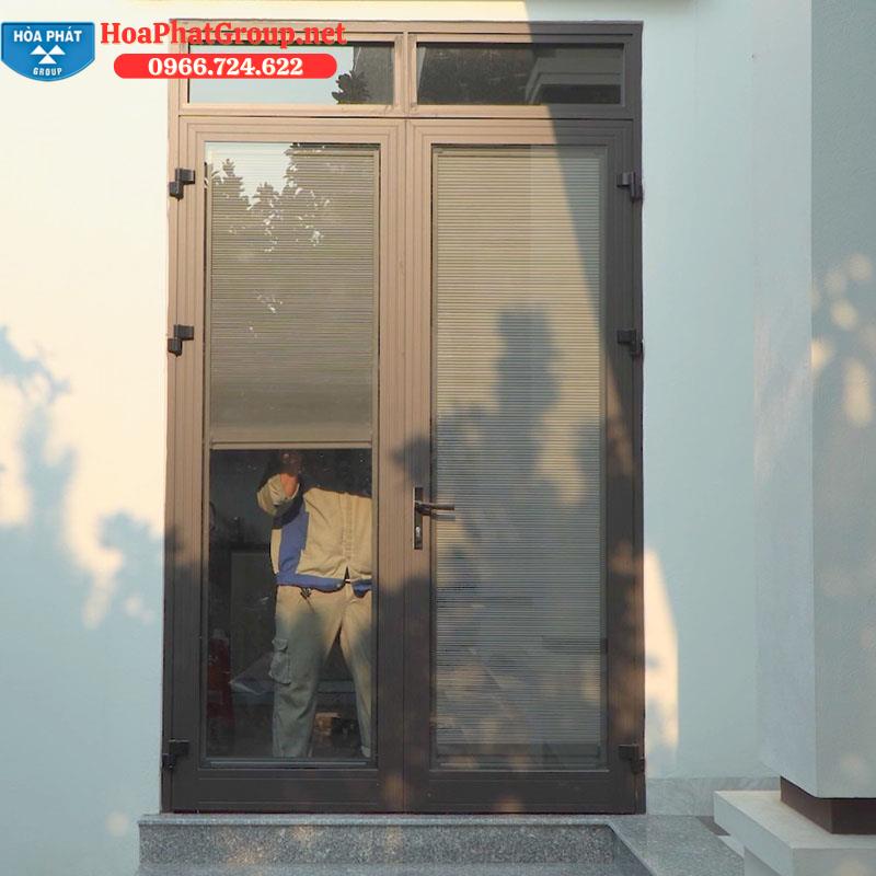 Rèm Tổ Ong Trên Kính