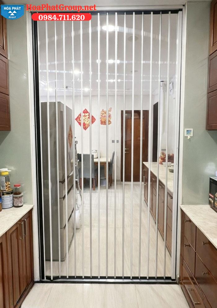 cửa xếp lá nhựa trong suốt phòng bếp Lắp cửa xếp lá nhựa trong suốt gấp gọn cho phòng bếp ngăn mùi, ngăn thoát nhiệt điều hòa