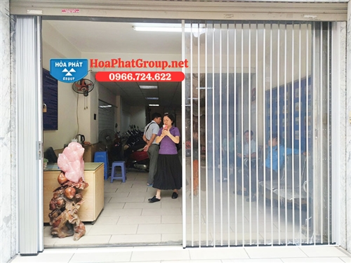So sánh rèm vách ngăn tổ ong và cửa xếp nhựa lá trong: Ưu và nhược điểm